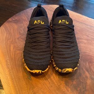 Limited edition APL Women’s techloom sneaker